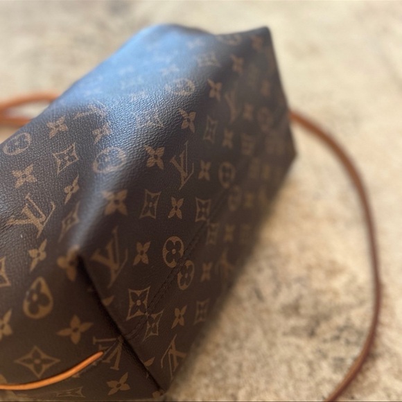 *Authentic* Louis Vuitton Turenne Monogram MM Monogram - Picture 4 of 12